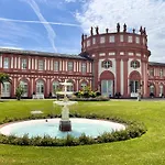 Apartment Am Schloss-Park Wiesbaden Biebrich Am Rhein