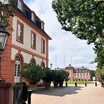 Apartment Am Schloss-Park Wiesbaden Biebrich Am Rhein